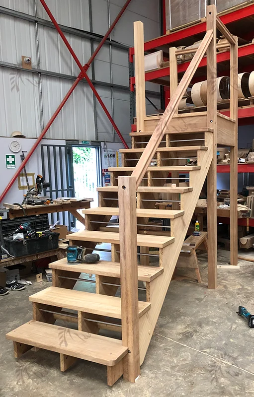 STAIR WOOD 22.5"X8' 9" 300LBS TR